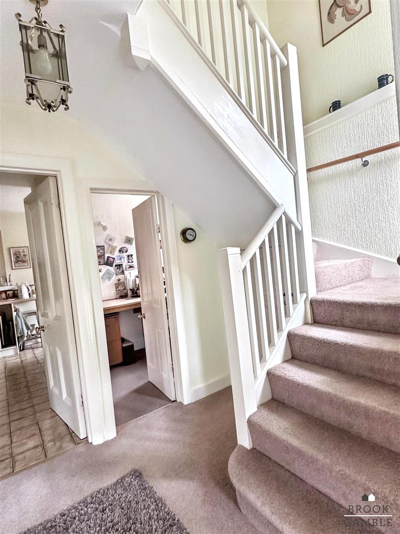 2 Bedroom House. Church Street in Eastbourne,  15